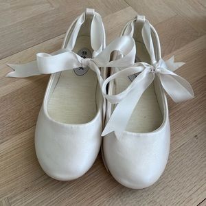 Olivia K Ivory ribbon tied shoes ballet flats flower girl communion girls SZ 13